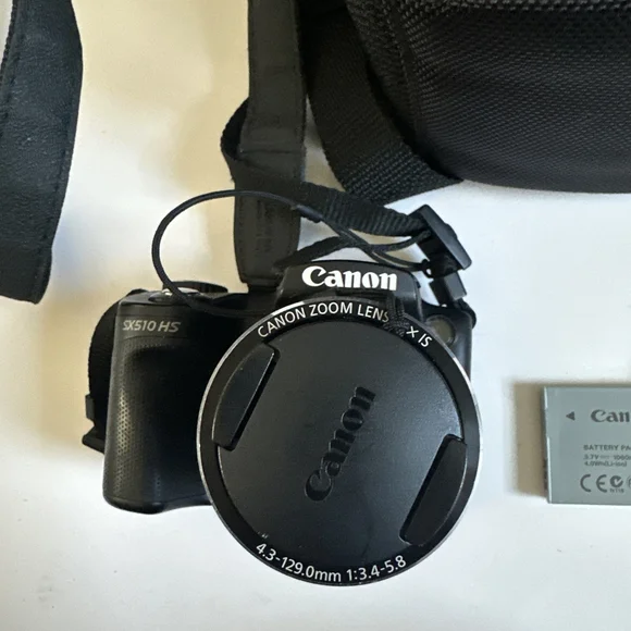Canon Black Digital Camera with Accessories SX510 HS - Picture 2 of 7